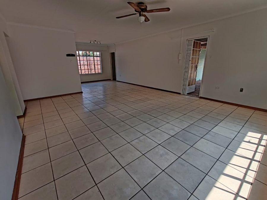 3 Bedroom Property for Sale in Kannoniers Park North West